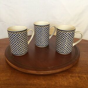 Victoria Beale 3 Coffee Mugs White & Blue Williamsburg Fine Porcelain Retired